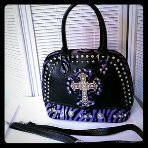 Purse with shoulder strap